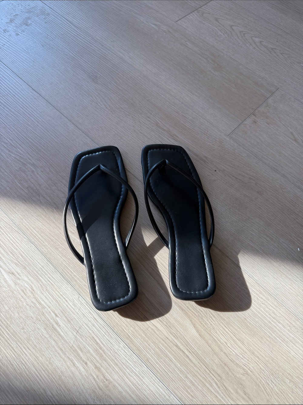 Women’s Black Square-Toe Flip Flop Sandals